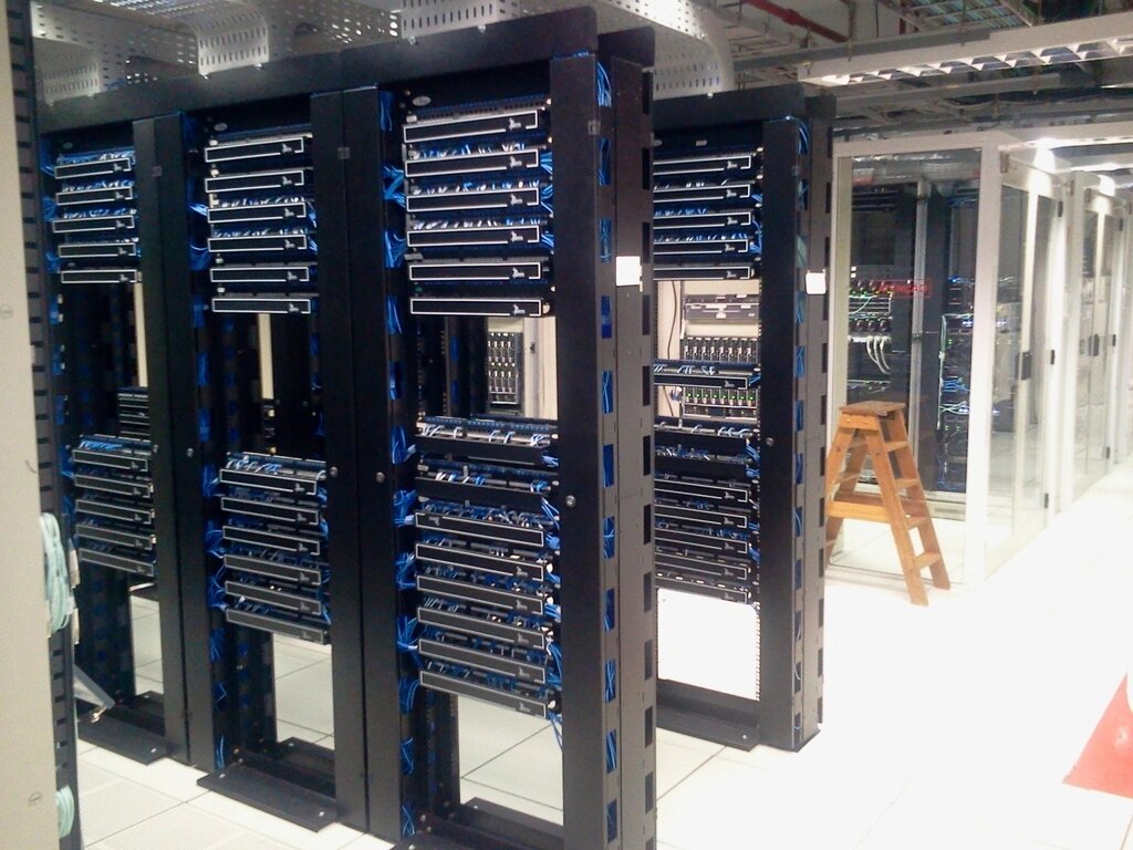 Serverruimte met netwerkapparatuur